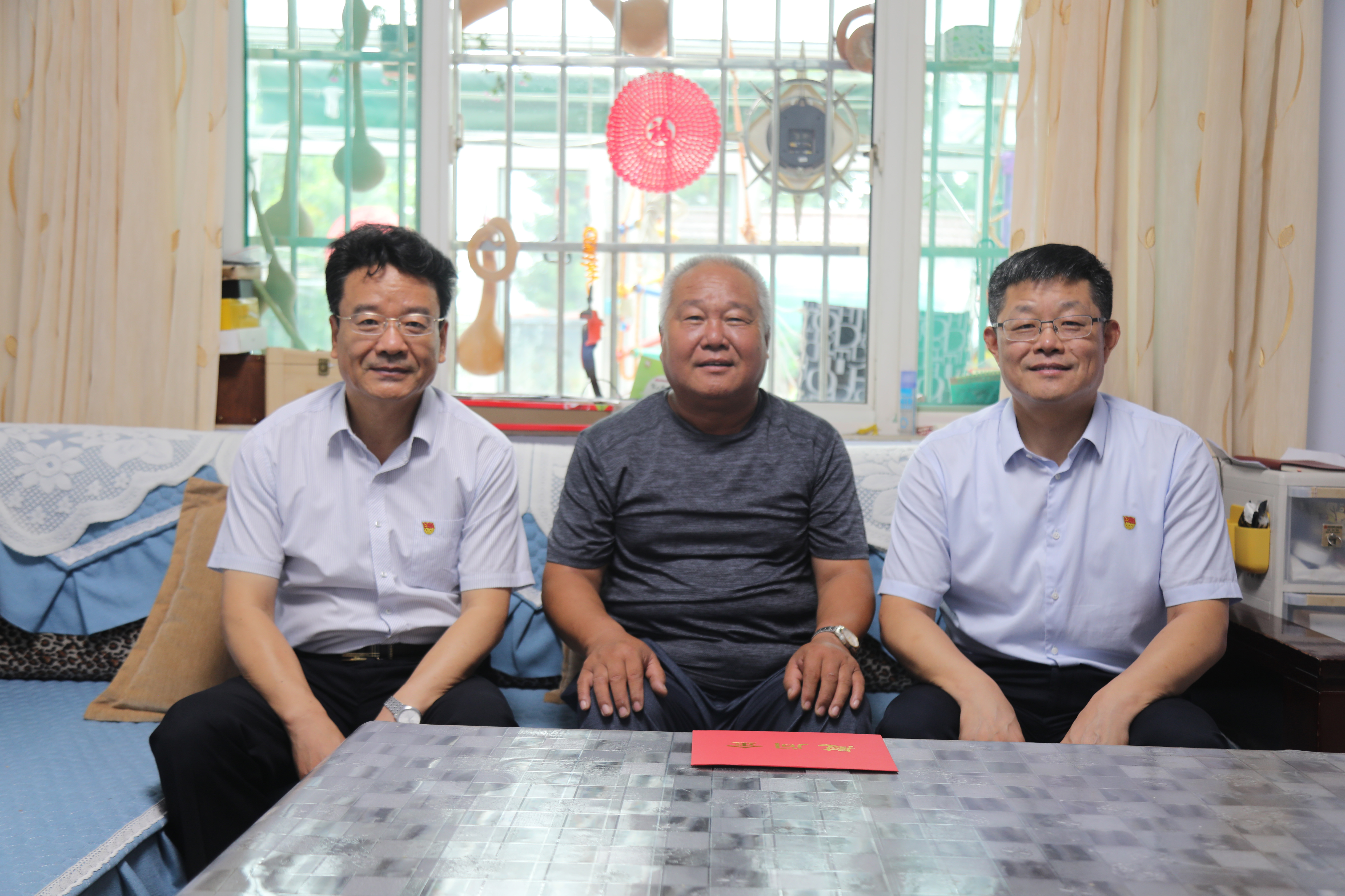 财金党建|王志华到公用水务集团走访慰问老党员